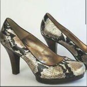 Sofft   snake print leather shoes women’s  9.5 med
